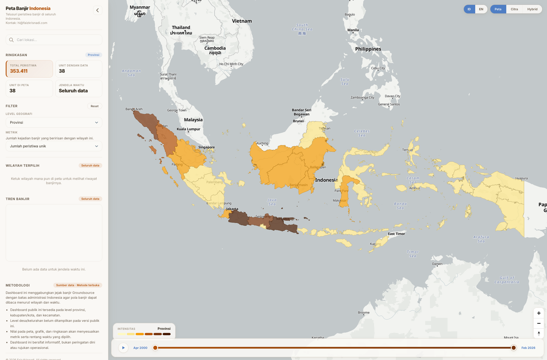 Screen capture of the Peta Banjir Indonesia dashboard showing the flood map, sidebar controls, and timeline slider.